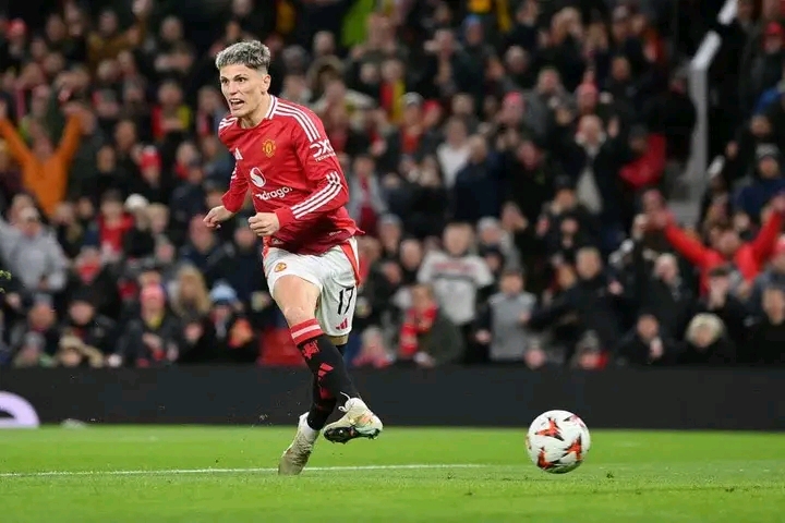 Garnacho performing a No look pass